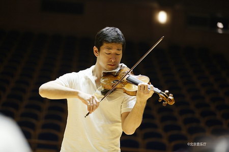 小提琴家五岛龙北京音乐厅奏响《梁祝》