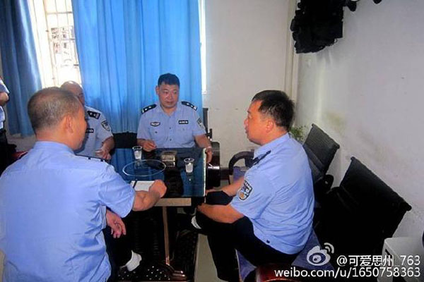 右二为事情时的张攀。