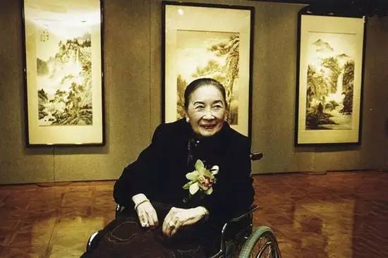 2000年1月3日,“宋美龄暨书画名家千禧联展”在纽约揭幕,102岁的宋美龄参与画展。