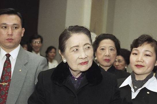 1996年3月11日,纽约长岛,宋美龄出现在公共视野中,她刚刚过了99岁的生日。