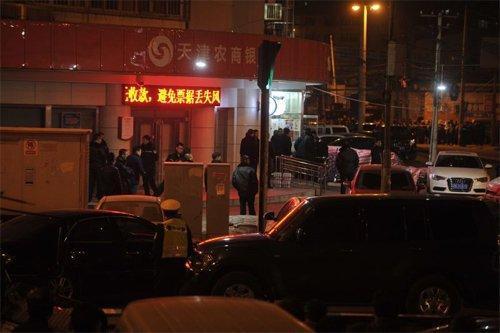 һֳƵʾһŮӳƽӵϢûϴ¾ͳšͼԪǮͽʾΣϣóʾԸԼӻֱֳܾͼƬʾй侯׷۵ϰ˵·ܱѽϣýһλĿ߳ƣٳ߶ũԱһ̾ƵڣѰΧֳ