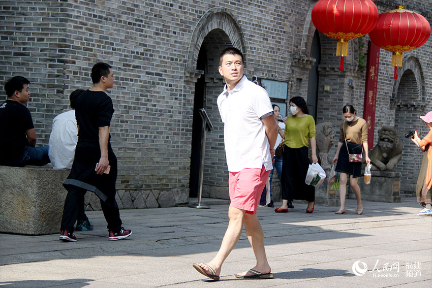 31℃！这个城市愣是把冬天过成了夏天(组图)