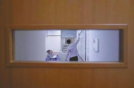 1031գѧ˼һѧ㣬һλʦڽϿΡ