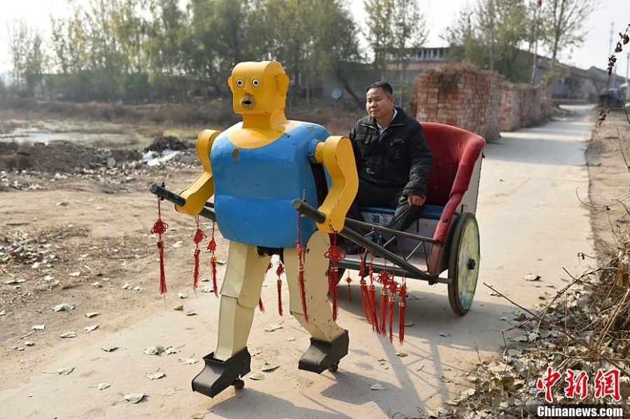 只有小学文化的普通农民吴玉禄，30多年来一直潜心钻研机器人。
