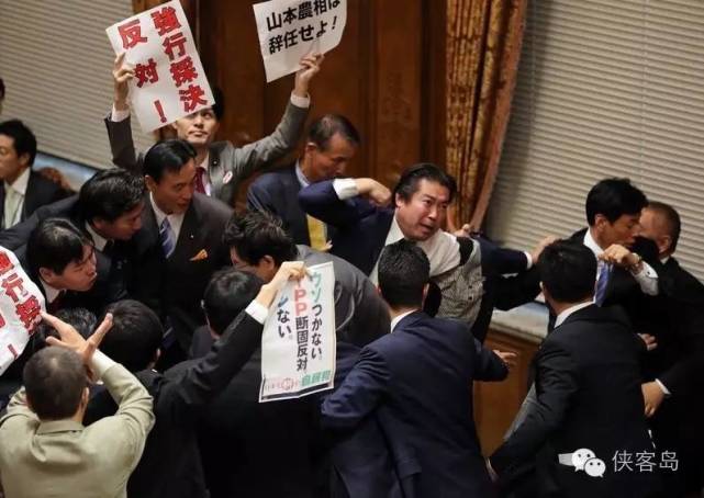 侠客岛:特朗普不搞TPP,国家时机来了?