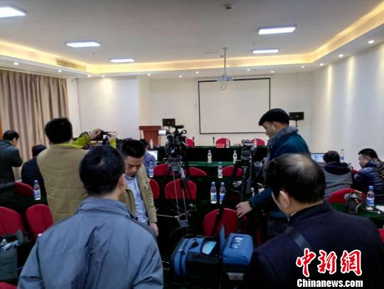 11月24日7时左右,江西省丰城市丰城电厂三期在建冷却塔施工平台发生倒塌。图为现场航拍画面。 刘占昆 摄