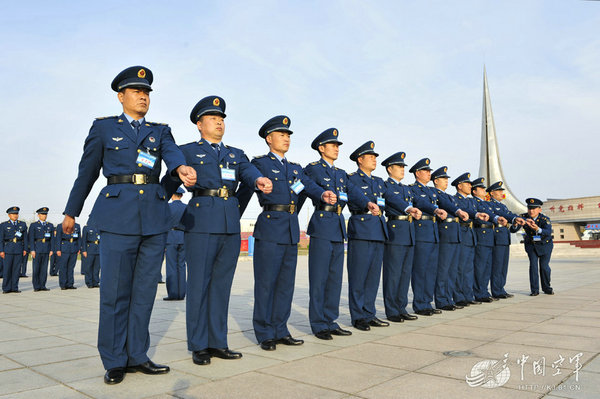 中国空军43名“混日子”士官被安排退役 官兵震动