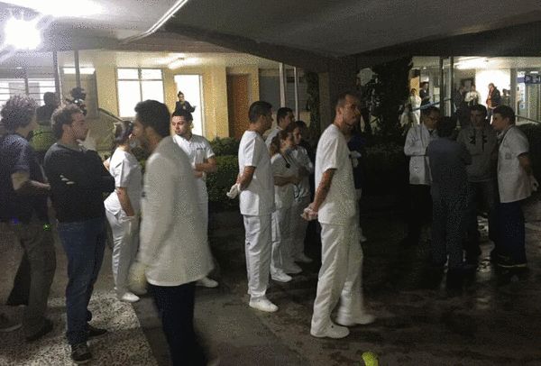 巴西球队飞机坠毁:5人生还 76人遇难