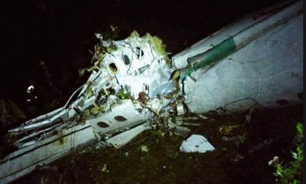 载巴西球员飞机坠毁致76死 总统宣布全国哀悼