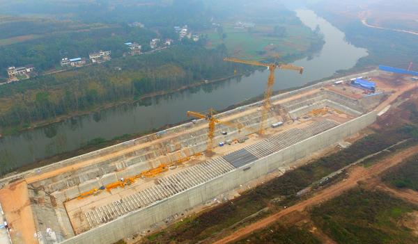 2016年11月30日,四川省遂宁市大英县,备受世界瞩目的按1:1原型新建的泰坦尼克号“邮轮”龙骨铺设工作正式启动。 视觉中国 图