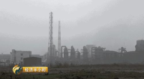清扫产业园区的工人通知记者,他们也是暂时接到告诉的。由于间断两天有环保审查,以是,需要他们必需把全部园区清扫洁净。
