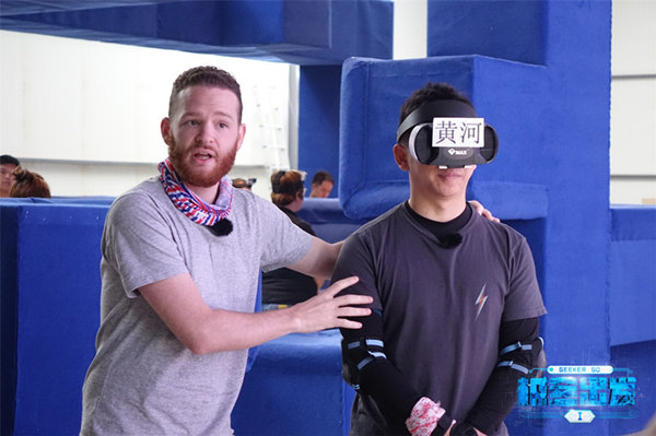 海泉准备进行VR体验