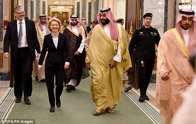 德国女部长访沙特拒绝戴头巾 网民:这是侮辱