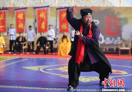 南京大报恩寺遗址公园周年庆，邀请各大门派高手掌门“武林大会”，展示独门绝技，以武论道。