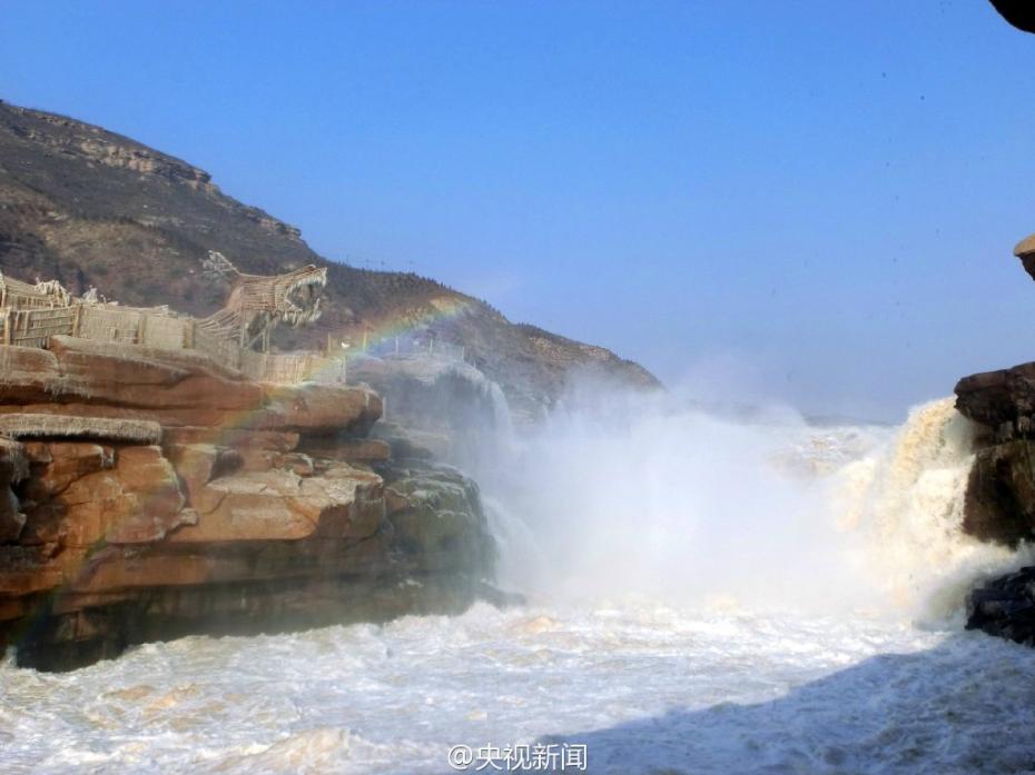 壶口瀑布现冬季美景 彩虹冰挂齐上阵 (组图)