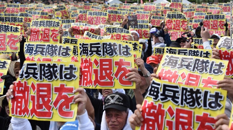 2016年6月19日,数万冲绳住民会议反对冲绳驻日美军(CNN)