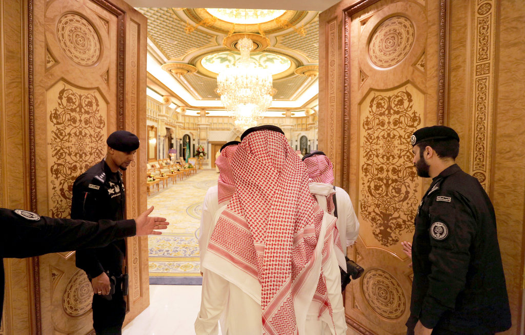 外媒:经济低迷时期 沙特王室是怎么花钱的