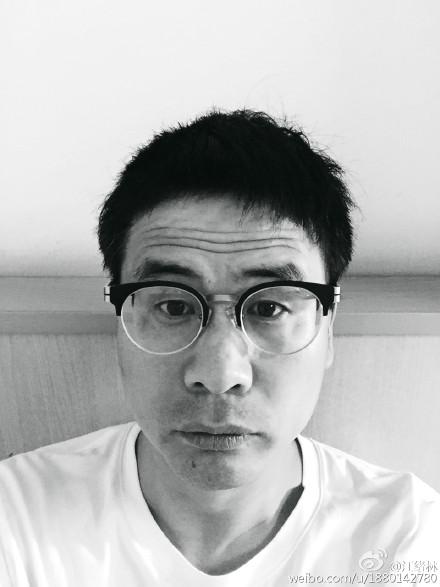 1976年生,湖北人。1995年入中国人民大学国际关系学院学习,1999年考入北大哲学系攻读研究生,之后在香港浸会大学宗教与哲学系读博士。2009年起,任教于上海华东师范大学政治系,研究领域为政治哲学。代表论文有《逾越政治:重思<理想国>》、《正义的康德式诠释——评周保松<自由人的平等政治>》、《解释和严密化:作为理性选择模型的罗尔斯契约论证》等。