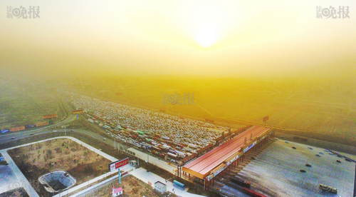 受雾霾封路假期回京影响 京港澳高速成停车场
