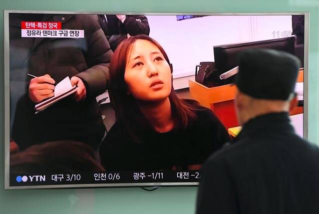 至于郑宥拉为何出现在丹麦，韩国警方都表示不明所以。在多次要求其回国遭拒后，韩国方面只得请国际刑警组织发出红色通缉令全面通缉。