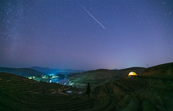 福建省福州市优山茶果场的流星。摄影：陈夏滨