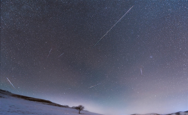 赤峰市克什克腾旗乌兰布统乡的象限仪流星雨。摄影：何舜成