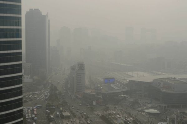 韩国出现雾霾又赖中国 韩专家:风太小吹不到