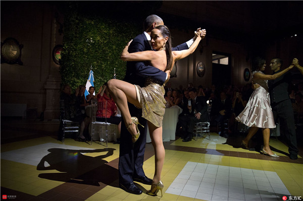 奥巴马在阿根廷与美女热舞跳探戈。