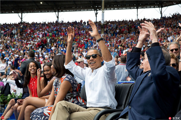 奥巴马一家在古巴观看棒球友谊赛。