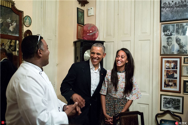 奥巴马访问古巴时，女儿玛利亚在哈瓦那旧城的一家餐馆内为其充当西语翻译。