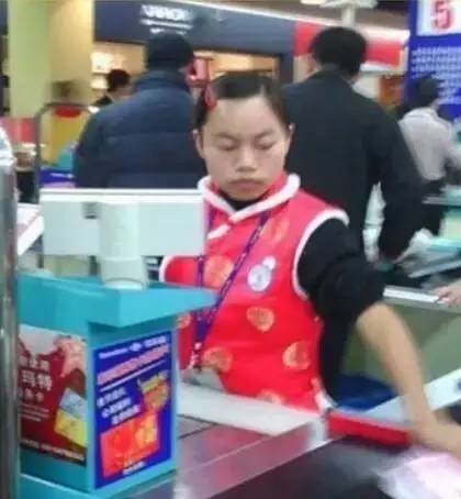 罗玉凤走红前在一家超市做收银员