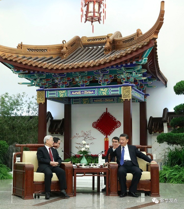 “今天,我和总书记同志以茶论道,交流交心。让我们把中越关系巩固好、发展好。”习近平说。阮富仲频频点头表示赞同。