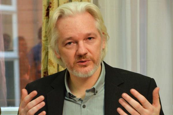 ɣ棨Julian Assange