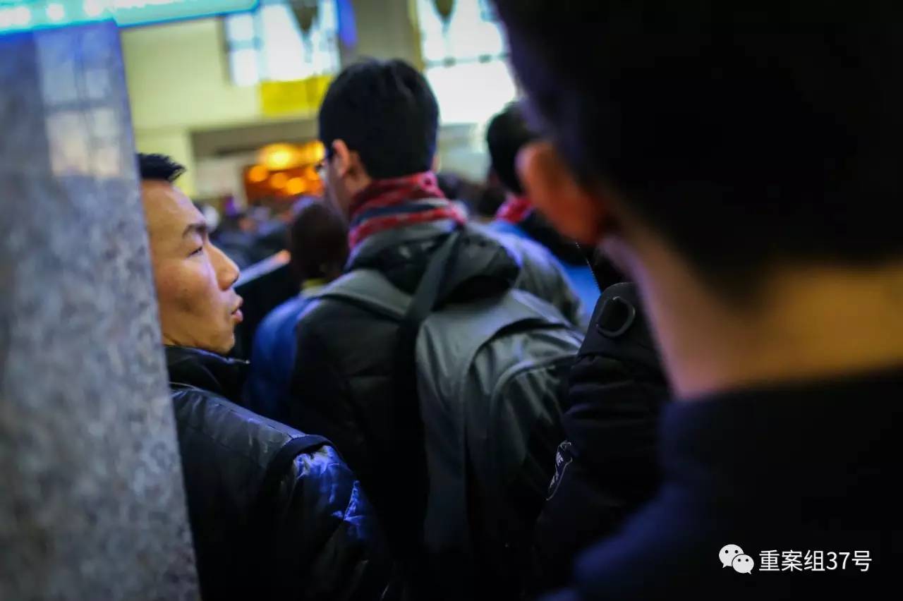 春运反扒民警:隐身人群只为“天下无贼”