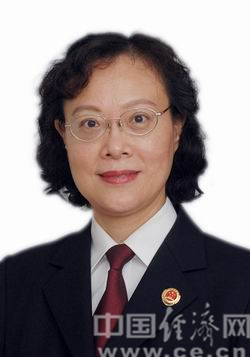 余敏，女，汉族，1953年11月生，重庆市人，研究生学历，法学专业，1969年11月参加工作，1978年10月加入中国共产党。