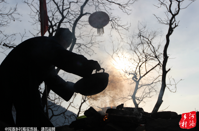 男子女友被抢后习武报仇未成 在山洞做道士(组图)