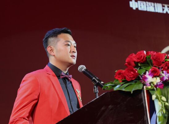 中国深圳天荣F1摩托艇队赛手熊梓维致辞