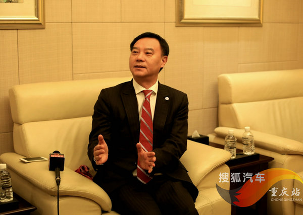 重庆百事达汽车有限公司副董事长张亚忠接受采访