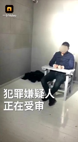 除夕夜哈尔滨袭警案嫌疑人受审画面曝光