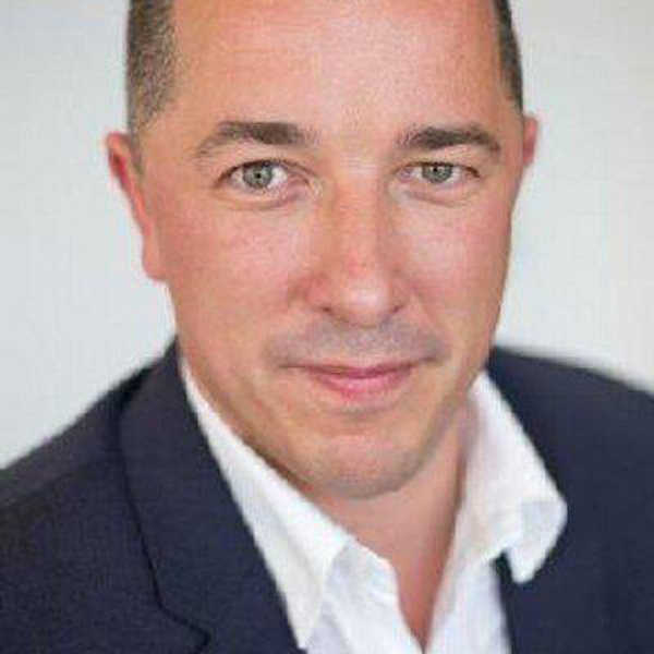 Simon Oliveira,贝克汉姆的公关经理