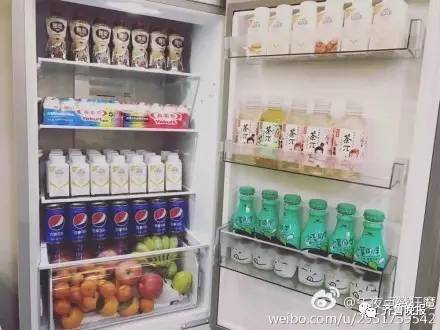 晒完行李箱,网友又开始晒!冰!箱!春节后你家冰箱被父母的爱压塌没?