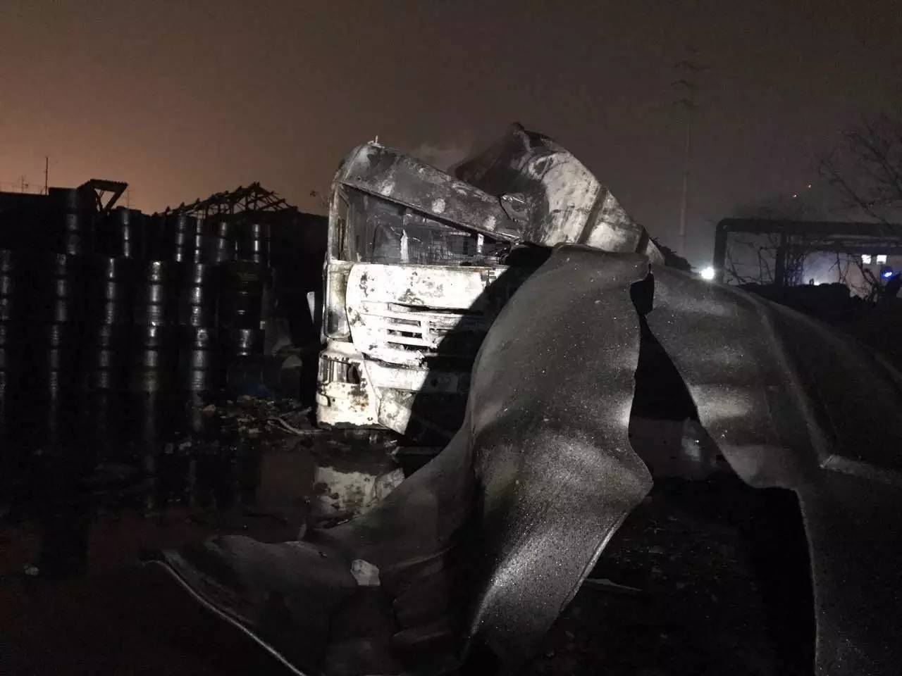 昨夜安徽铜陵一工厂发生巨大爆炸 无人员死亡 初查不涉及危化品