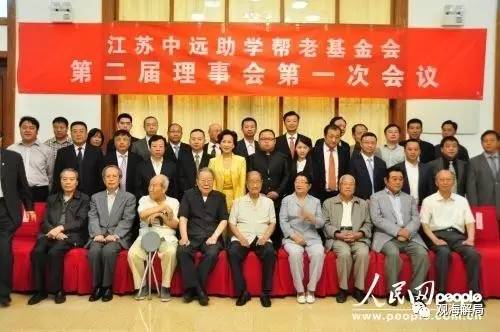 (慈善活動合影留念)