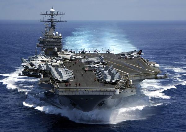 时事快报   据韩联社2月11日报道,美国"卡尔·文森"号航空母舰10日