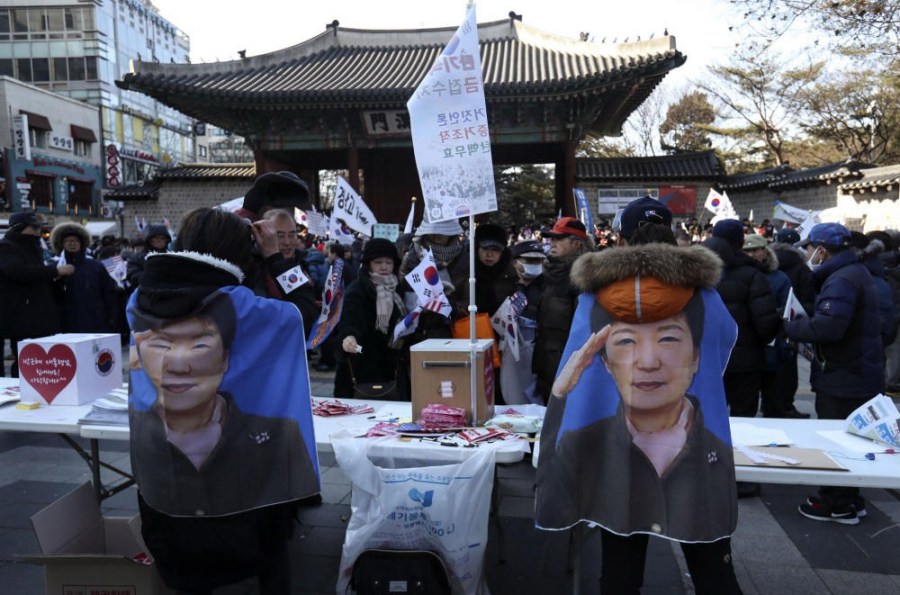 朴槿惠反对者与支持者在首尔分别游行(图)