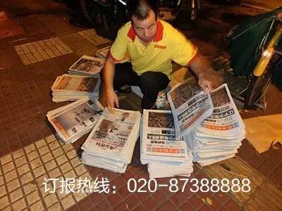 公司特设的签到方式,常常让阿Roy哭笑不得,“我不是喜欢拍照的人。而且一个男的,拿着一份报纸在路上自拍,感觉很奇怪。被路人围观时会有些不好意思。”