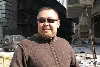 情人节晚上的这个大新闻,想必大家也已经被刷屏了——“据韩国媒体报道,朝鲜最高领导人金正恩之兄金正男,在马来西亚机场死亡”。