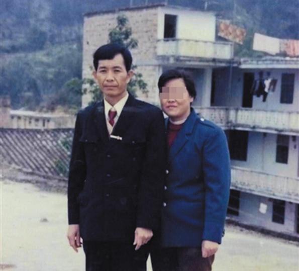 广西陆川县法院退休法官傅明生夫妻年轻时的照片