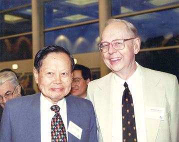 杨振宁在世界物理学家 英雄榜 中的地位有多高