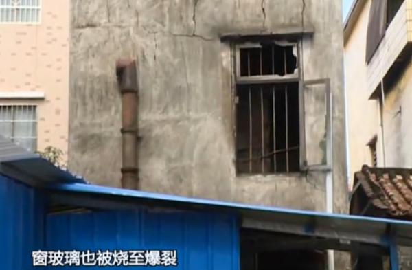 针对此事,2月27日上午,广州市公安局番禺分局工作人员向澎湃新闻发来一份通报称,2月25日21时50分,番禺警方接群众报警,称化龙镇细围街一处民宅发生火灾。接报警后,番禺警方迅速派出警力赶赴现场,协助消防官兵灭火救援,并通知“120”医护人员到场,至23时30分,现场火势被扑灭。